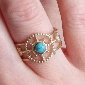 R1041 Turquoise blue, a gemstone as captivating as a clear winter sky