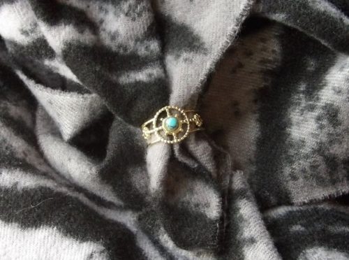 R1041 Turquoise, a gemstone as captivating as a clear winter sky