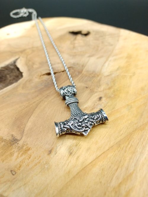 Stunning silver-coloured Viking Hammer Necklace, inspired by the legendary Mjölnir, the weapon of Thor, the god of thunder. A great gift for all occasions